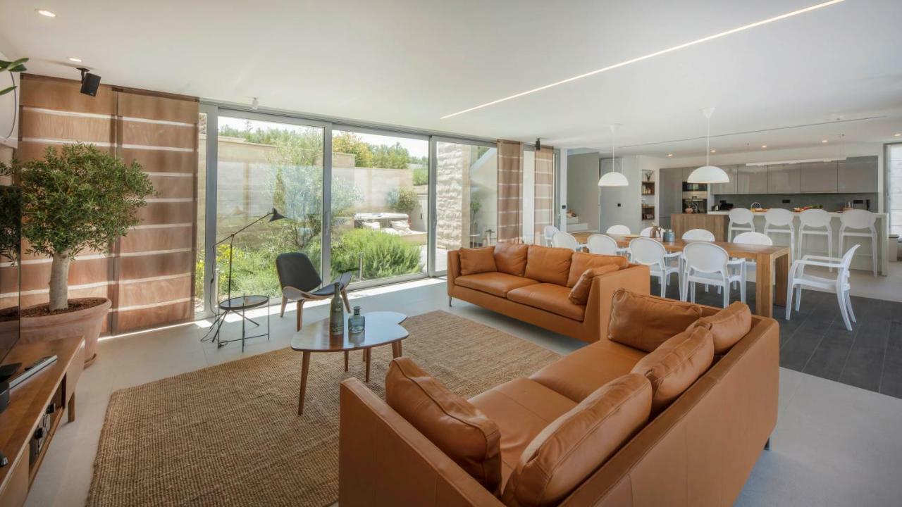Villa Ana